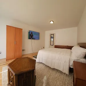 Apartment Travelers' Delight In City, Newark